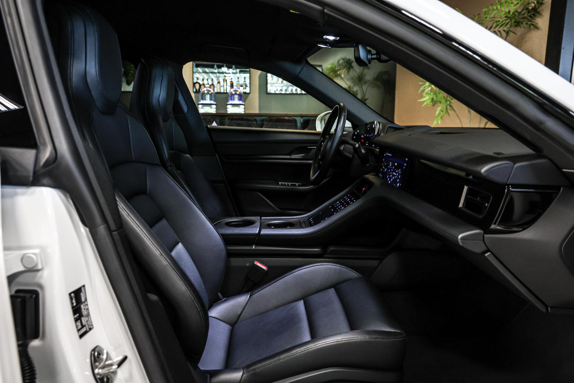 Foto van Porsche Taycan 4