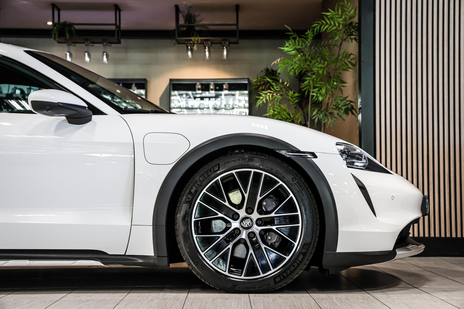 Foto van Porsche Taycan 4