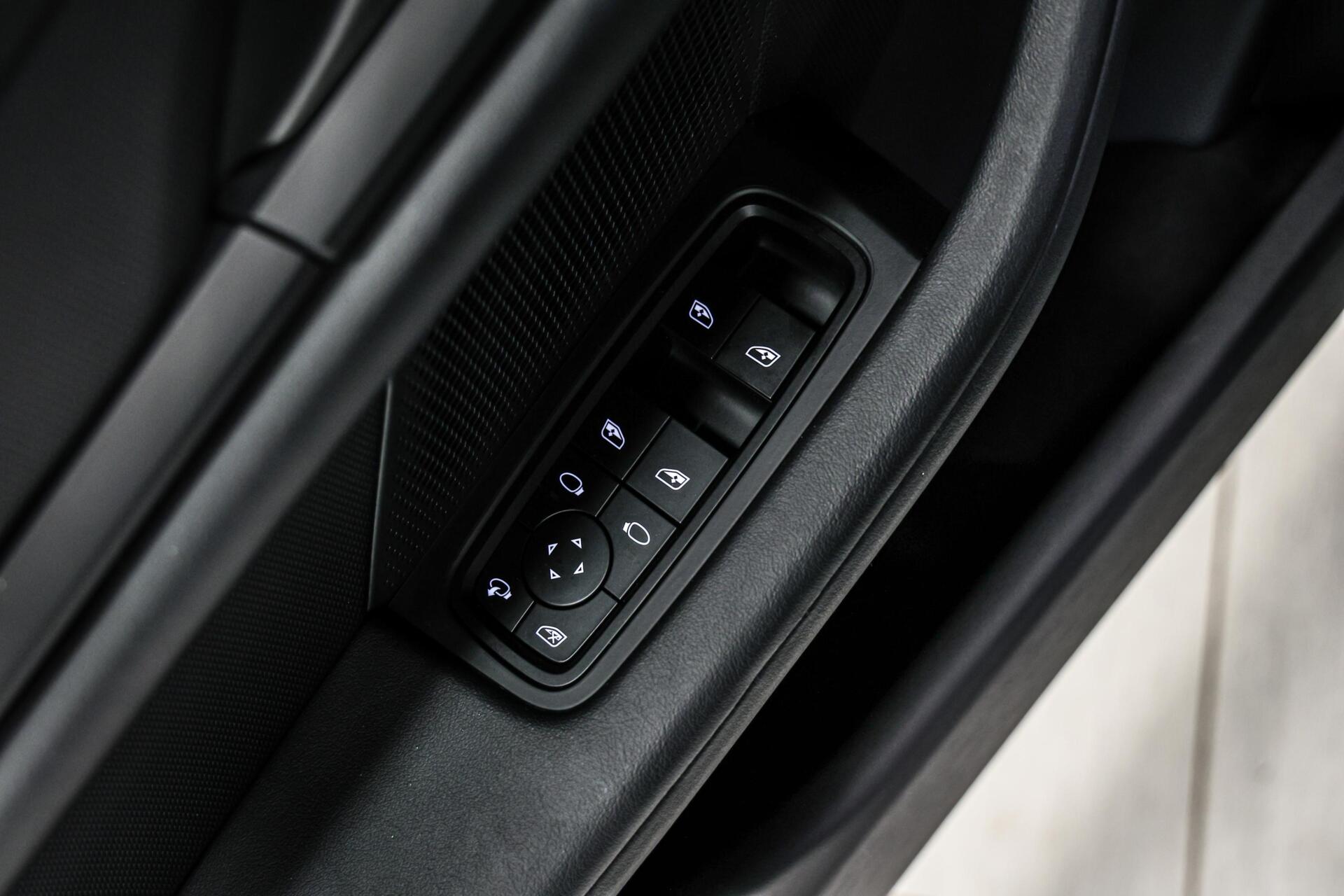 Foto van Porsche Taycan 4
