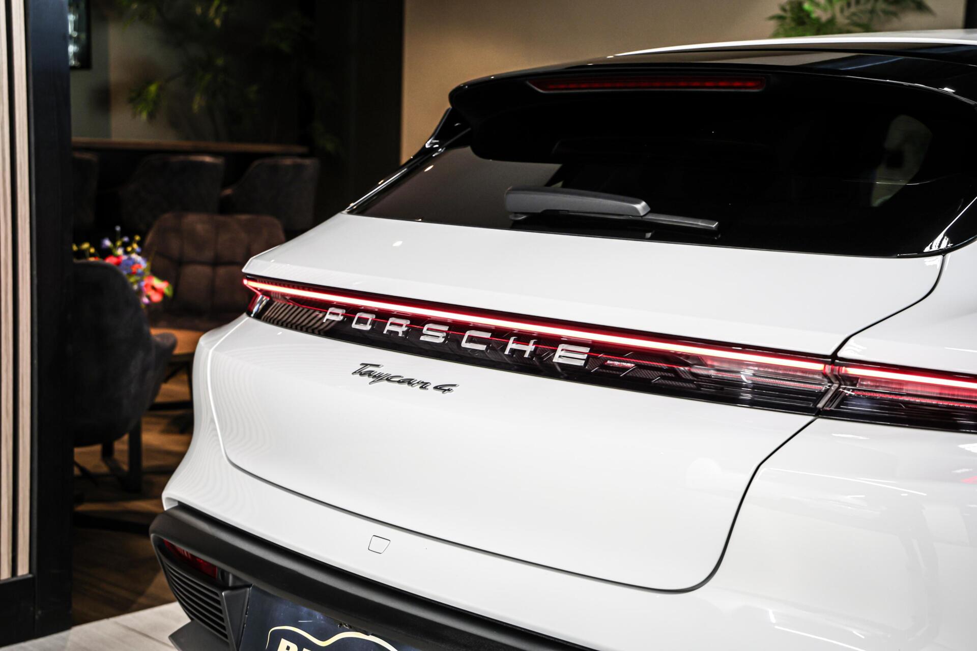 Foto van Porsche Taycan 4