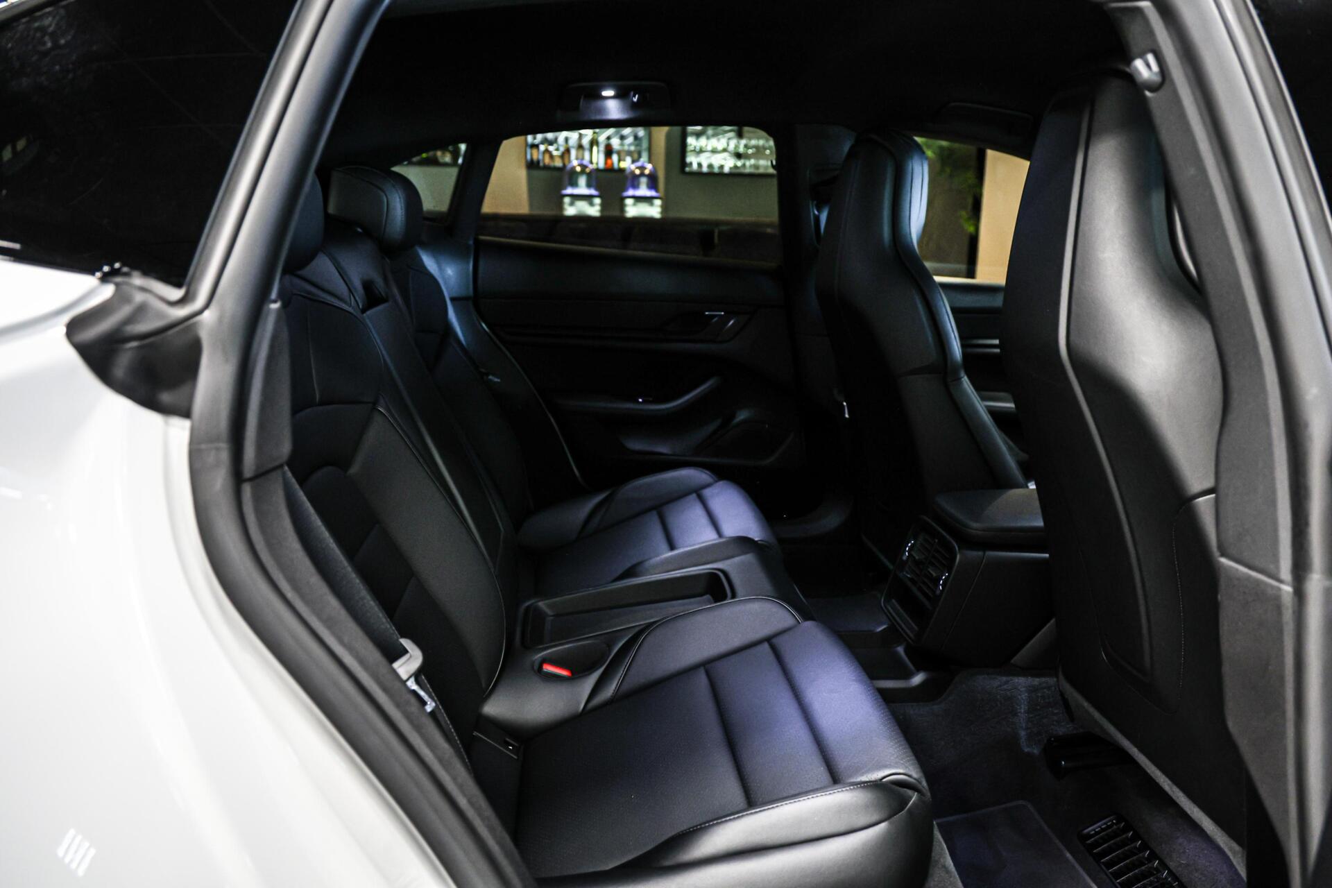 Foto van Porsche Taycan 4