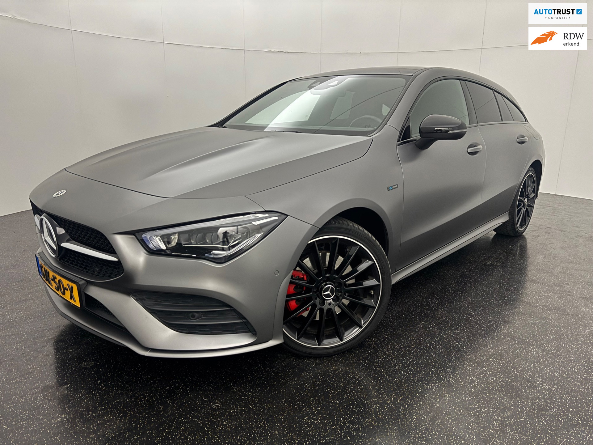 Mercedes-Benz Cla 250 E 250 e Premium Plus Matt Night pakket 2021 - voorkant