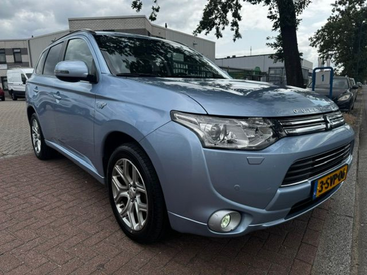 Mitsubishi Mitsubishi Outlander 2.0 PHEV Instyle 4x4 Automaat 2013 - voorkant