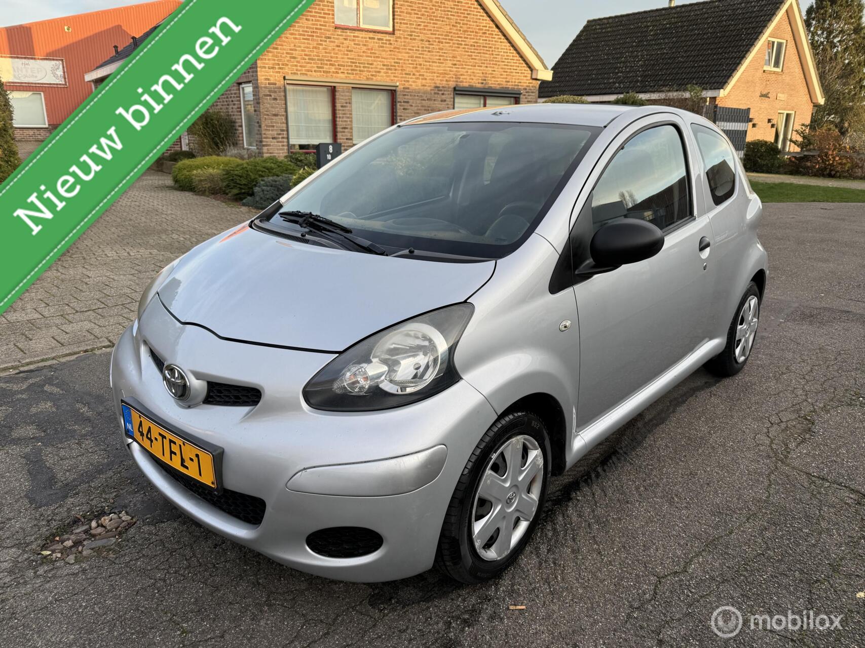 Toyota Toyota Aygo 1.0-12V Aspiration Green 2009 - voorkant
