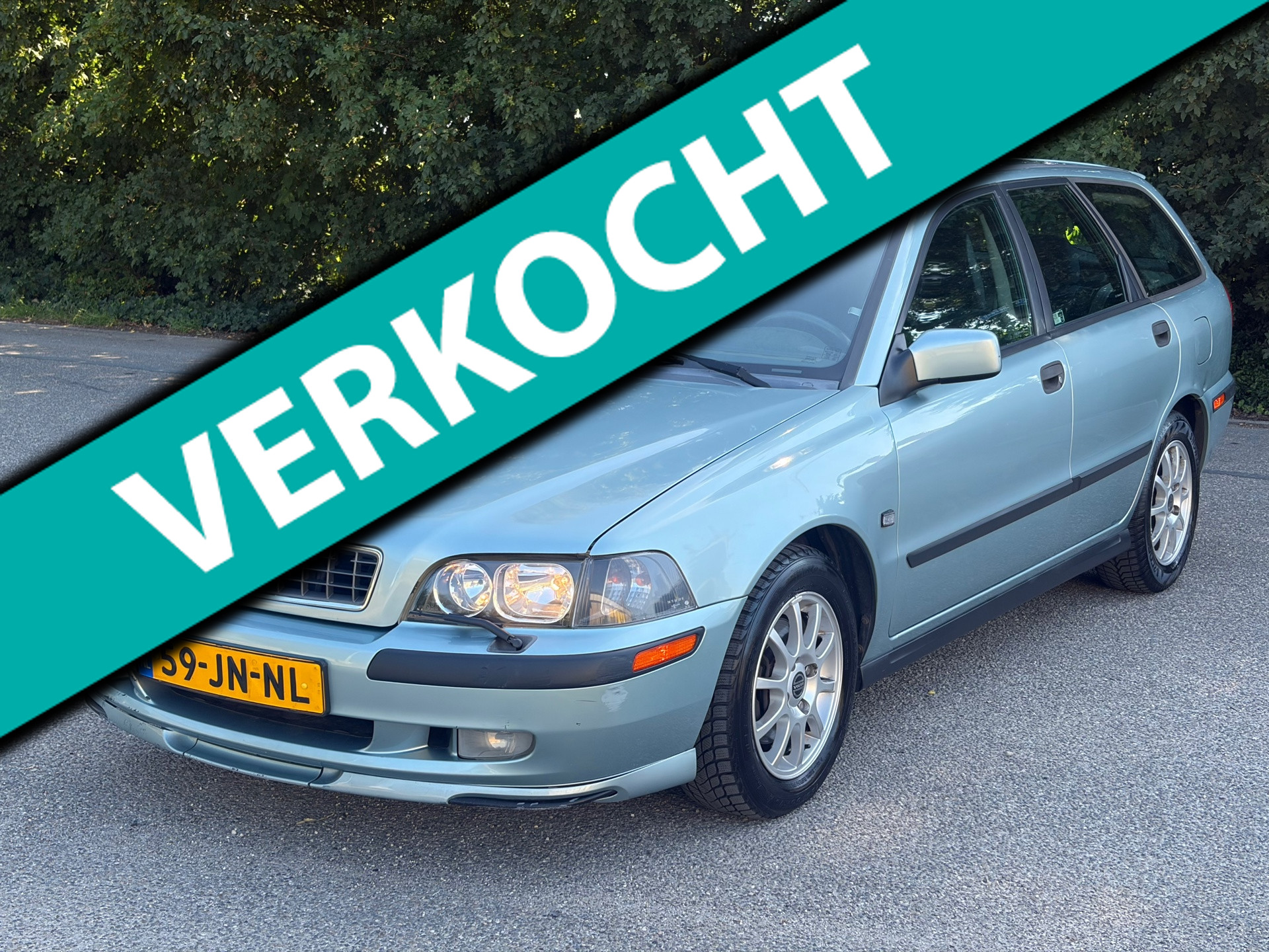 Volvo V40 1.8  Airco! Automaat! 158DKM! NAP! APK 10-26! 2002 - voorkant
