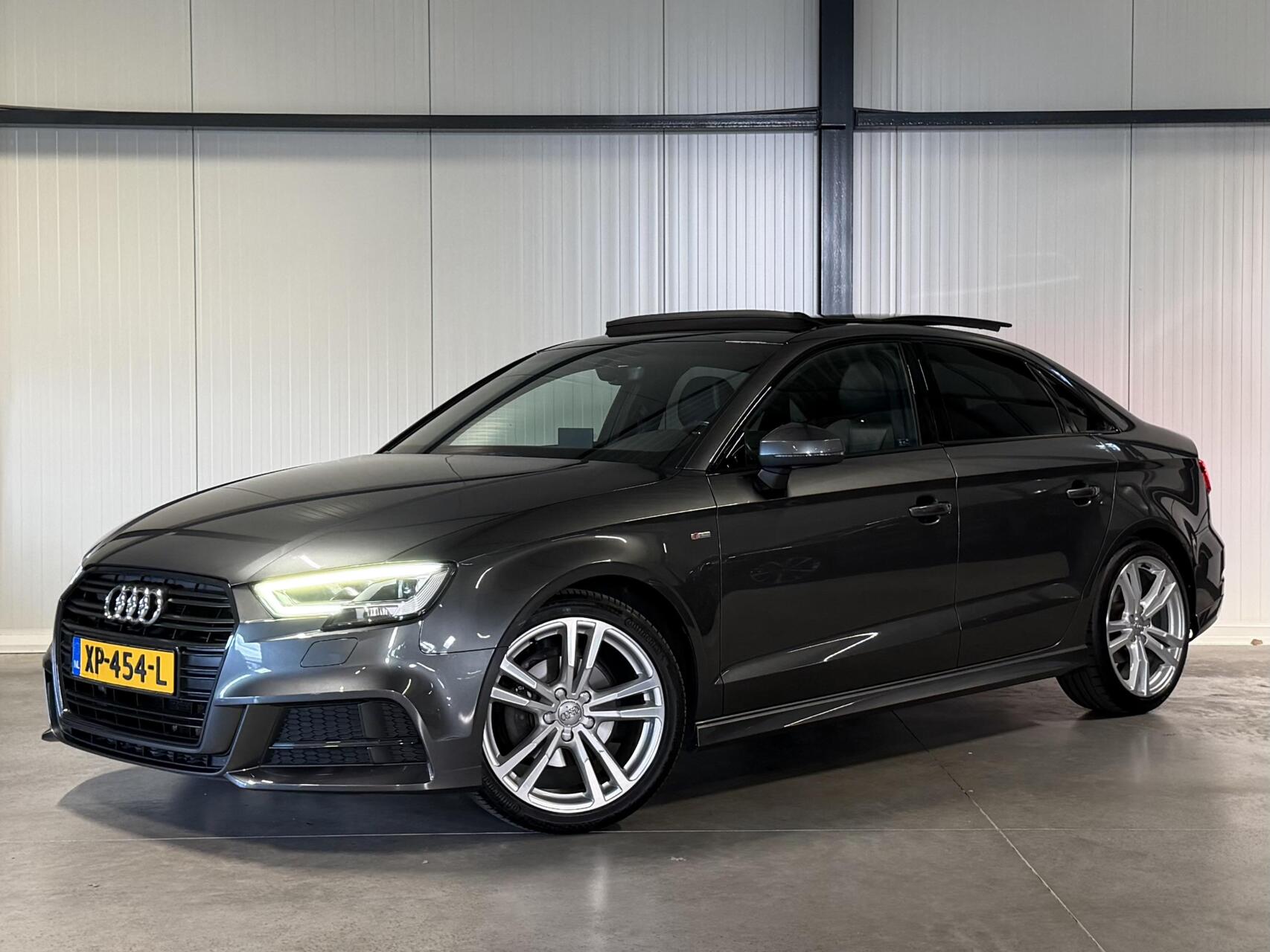 Audi A3 Limousine 35 TFSI 3X S-line Pano Virtual Black Optic 2019 - voorkant