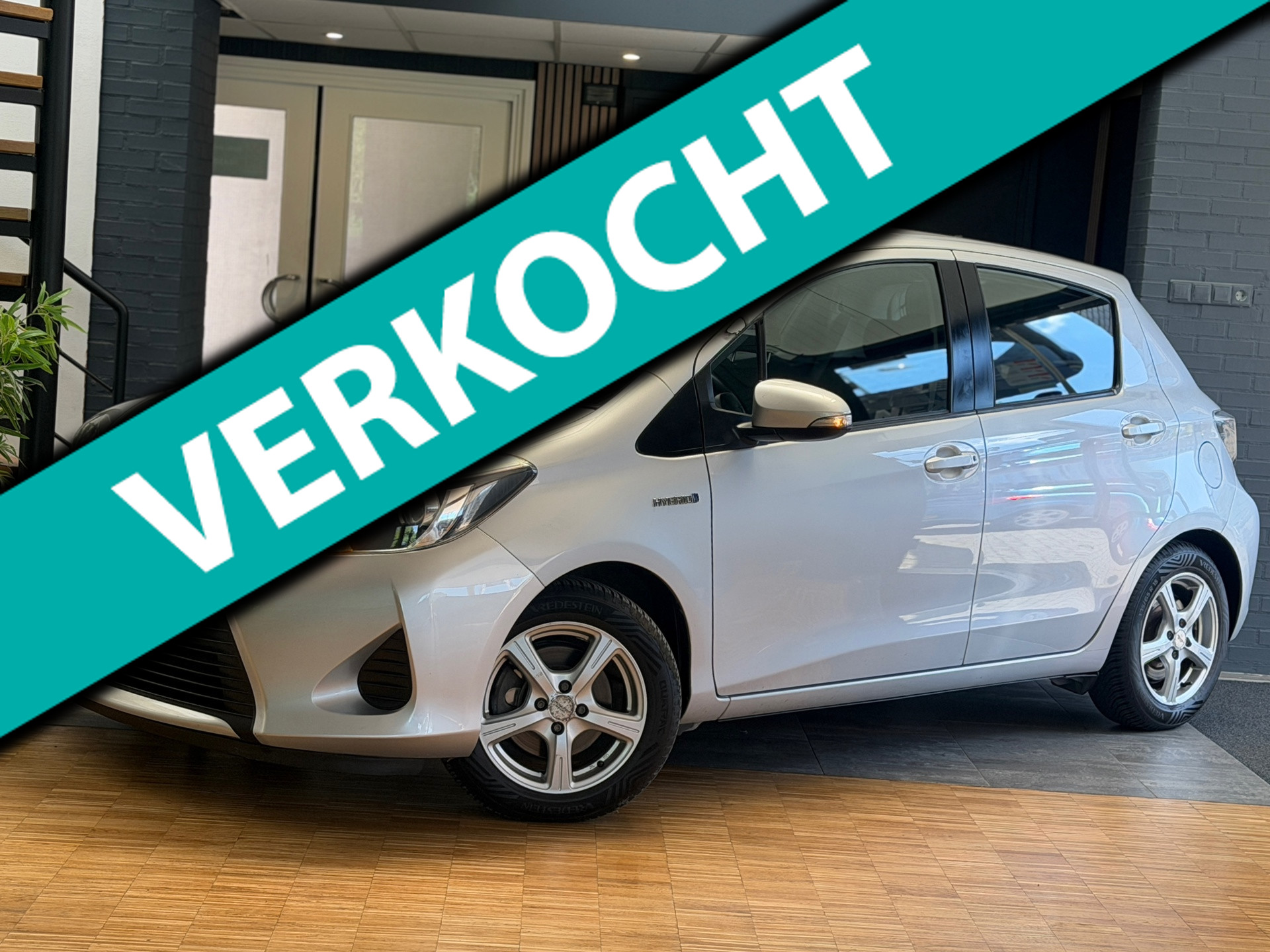 Toyota Toyota Yaris Hybrid 1.5 Full Hybrid Aspiration NL Auto Camera Dealeronderhouden 2012 - voorkant