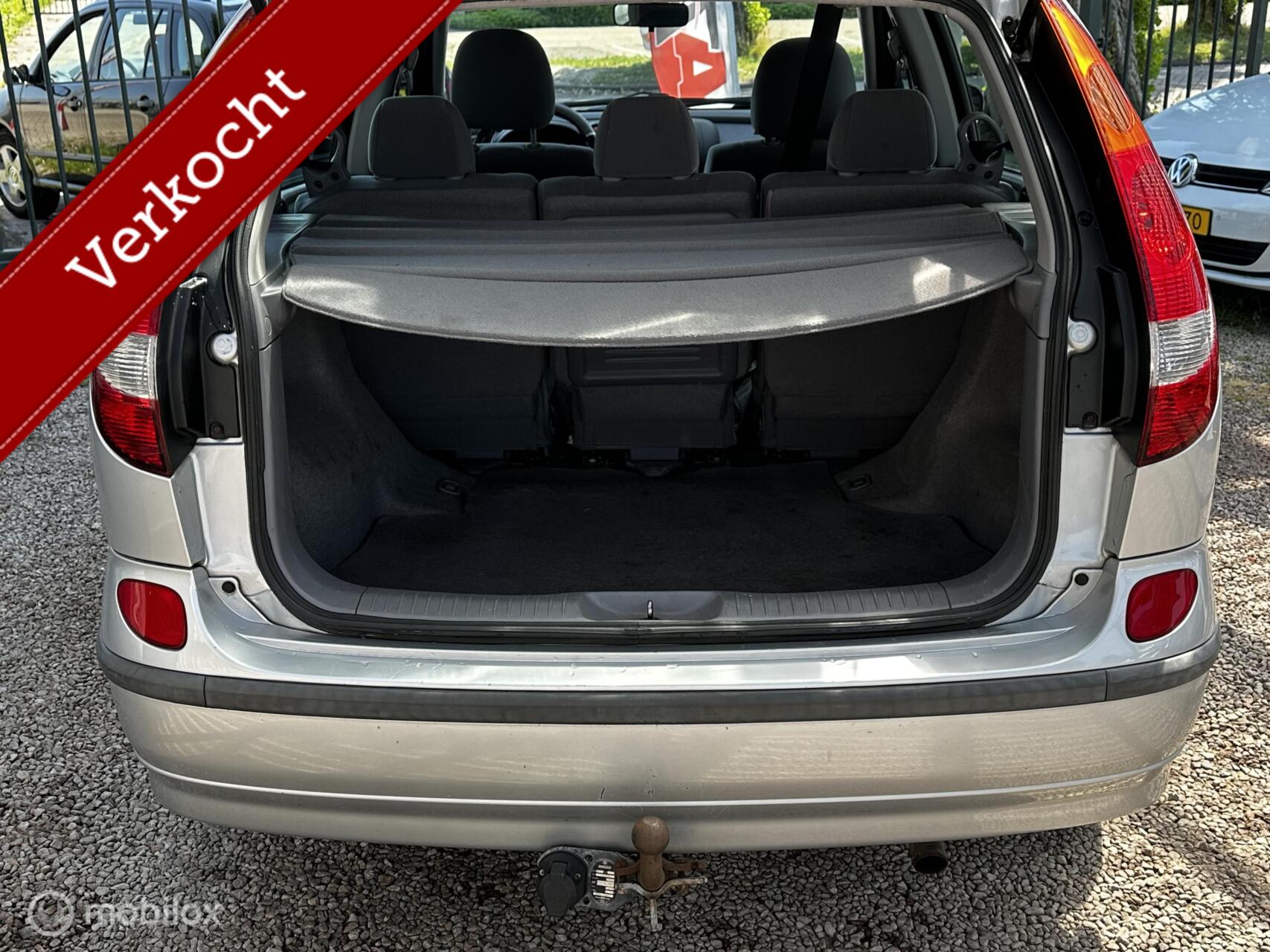 Foto van Nissan Nissan Almera Tino