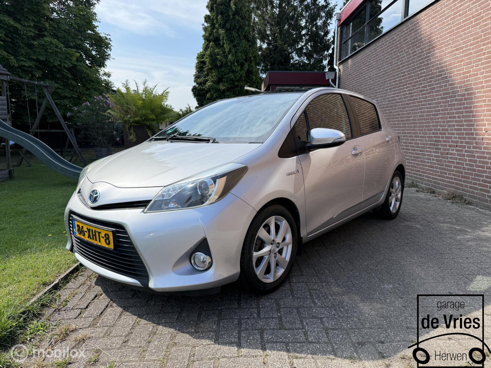 Toyota Toyota Yaris Hybrid 1.5 Full Hybrid Dynamic 2012 - voorkant