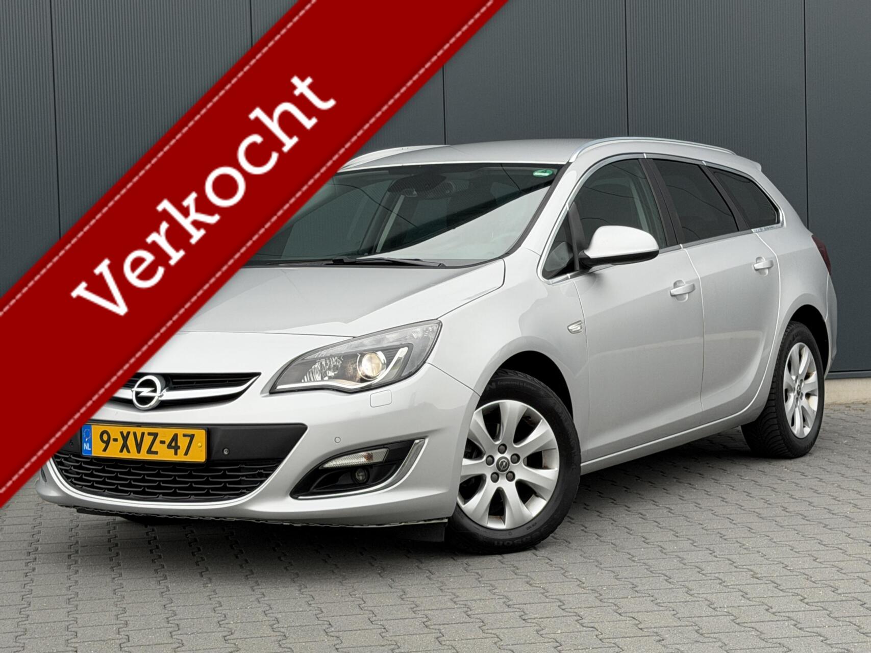 Opel Astra Sports Tourer 1.4 Turbo Sport Xenon - Leder - Trekhaak - Navi 2014 - voorkant