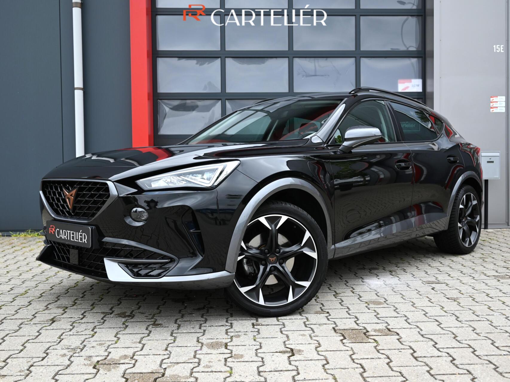 Cupra Formentor E-hybrid 1.4 e-Hybrid | Keyless | Carplay | Ambient | Dodehoek Detectie | Digital Dash | Stuurwielverwarming | Adaptive Cruise | Front & Lane Assist | F1 Flippers | 19'' | Led | Half Leder | PDC | Getint Glas | Draadloze Tel Lader 2022 - voorkant