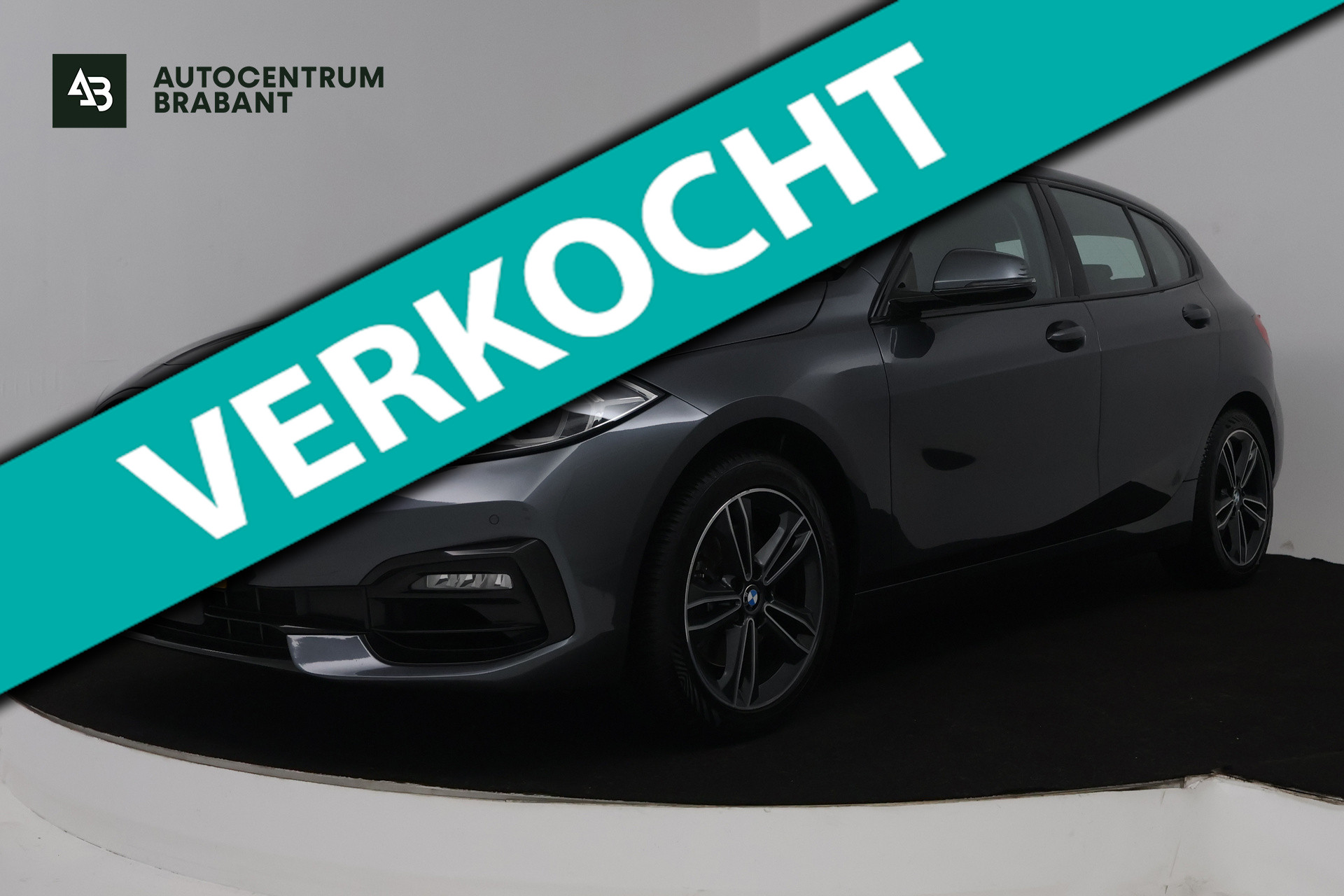 BMW 118i 118i High Executive Edition (NAVIGATIE, PARKEERSENSOREN, STOELVERWARMING, LEDER, SPORTSTOELEN, LED) 2020 - voorkant