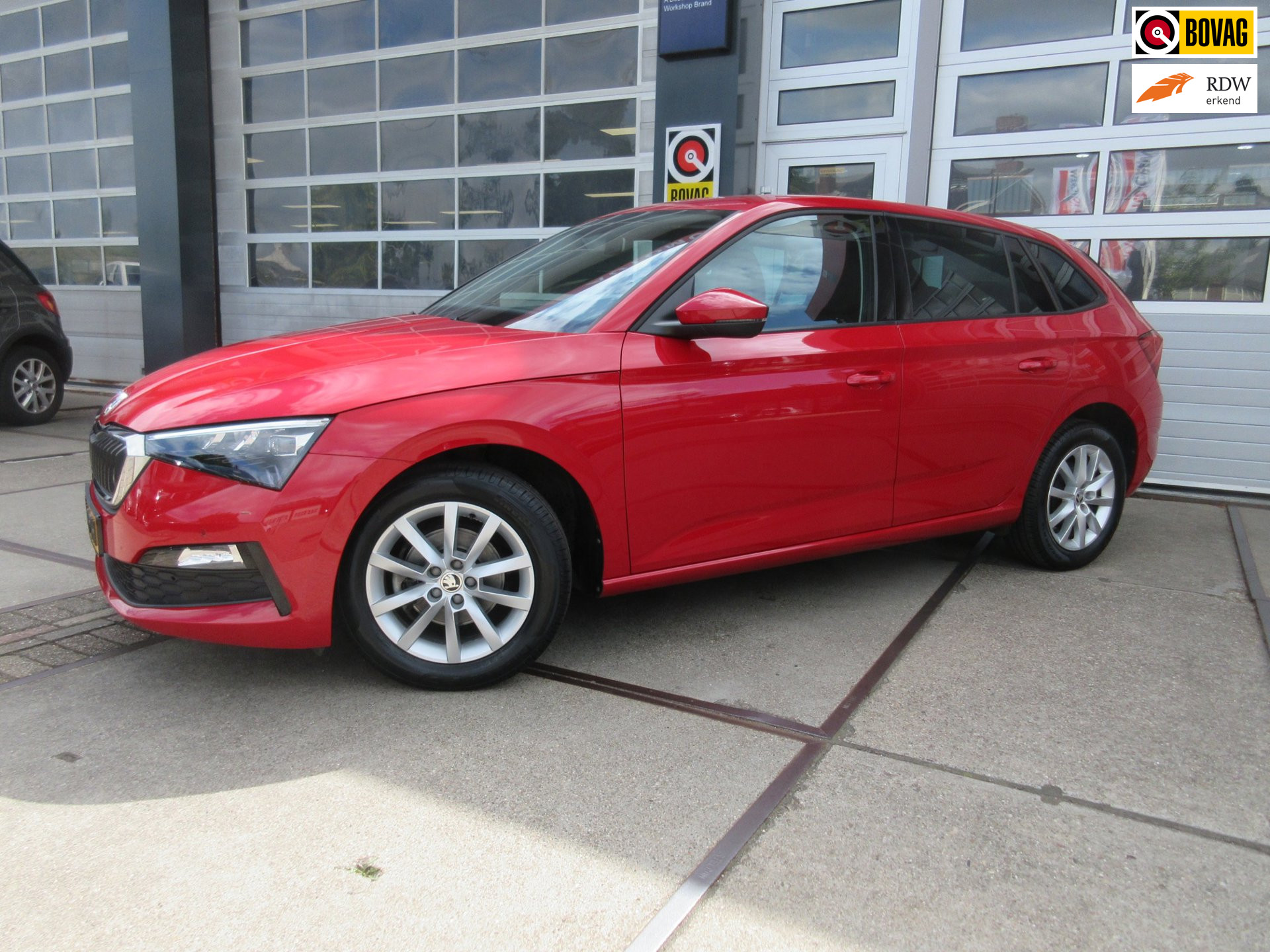 Skoda Scala 1.0 TSI Business Edition / Carplay / Navi / PDC 2020 - voorkant
