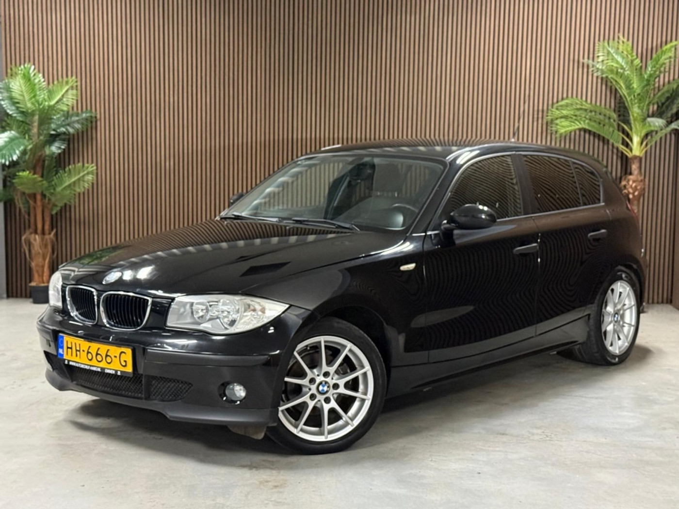 BMW 1er Reihe 116i Executive 2005 - voorkant