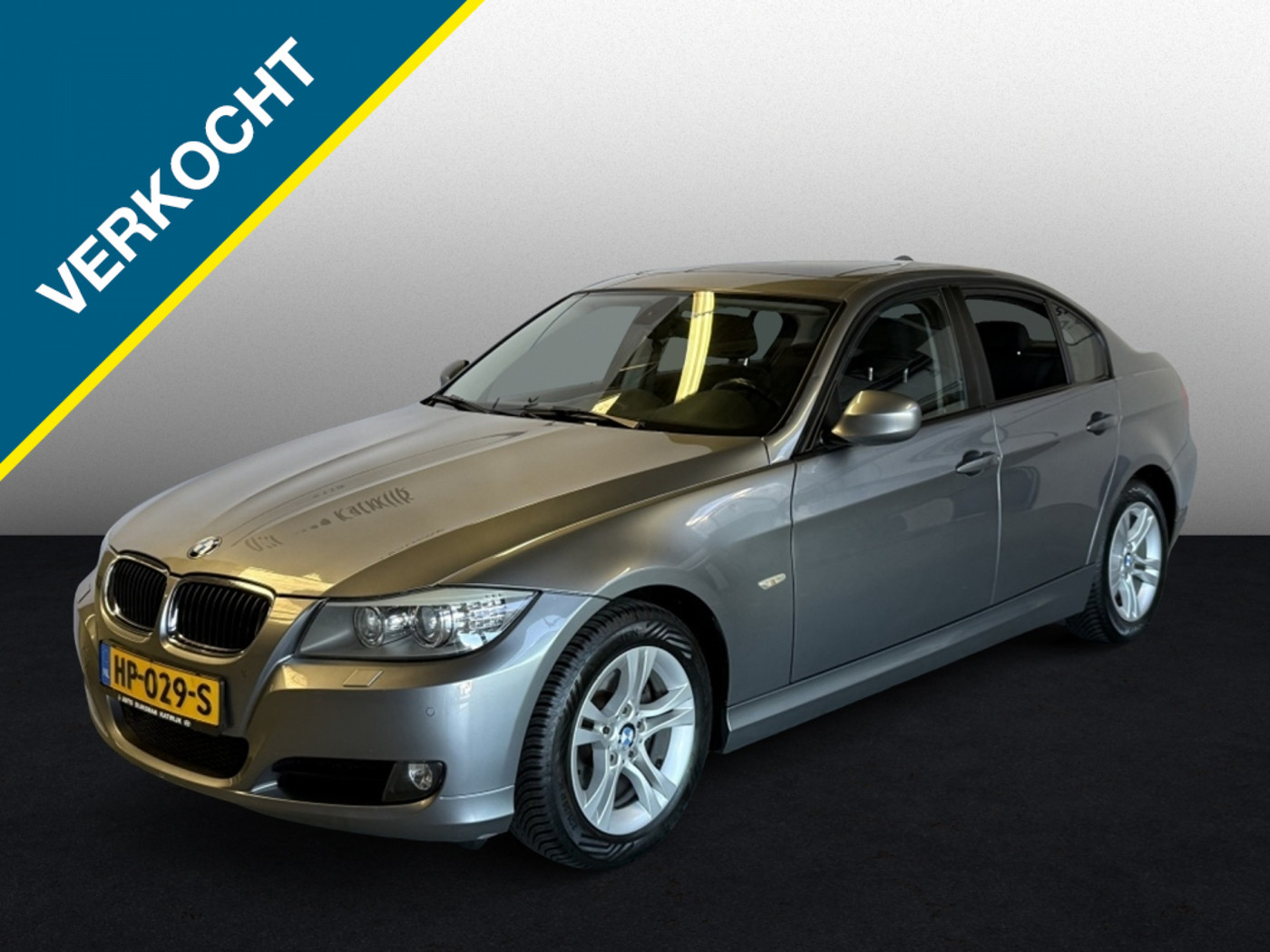 BMW 318i 318i High Executive 2011 - voorkant