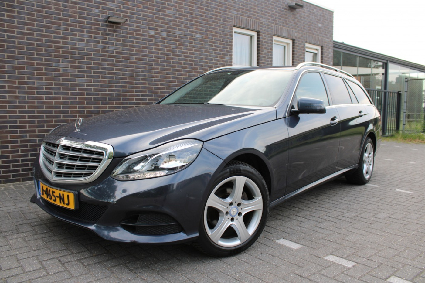 Mercedes-Benz E 200 200 Amb. Avantgarde ( Facelift ) 2013 - voorkant