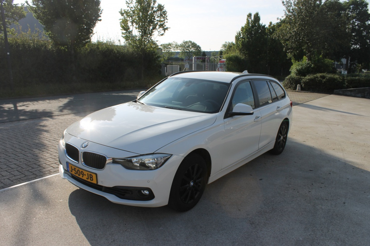 BMW 318i 318i High Exec. 2016 - voorkant