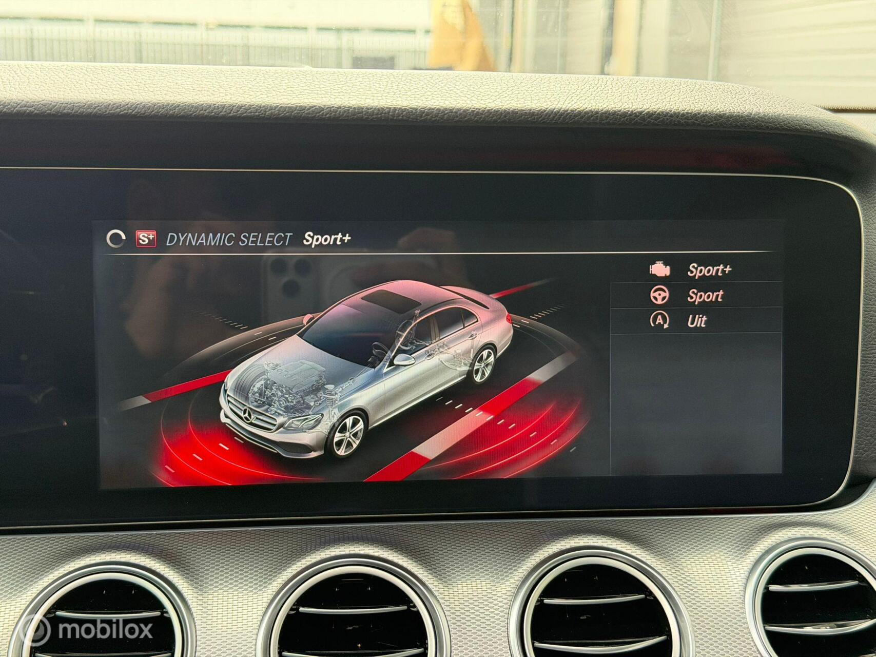 Foto van Mercedes-Benz E 220 D