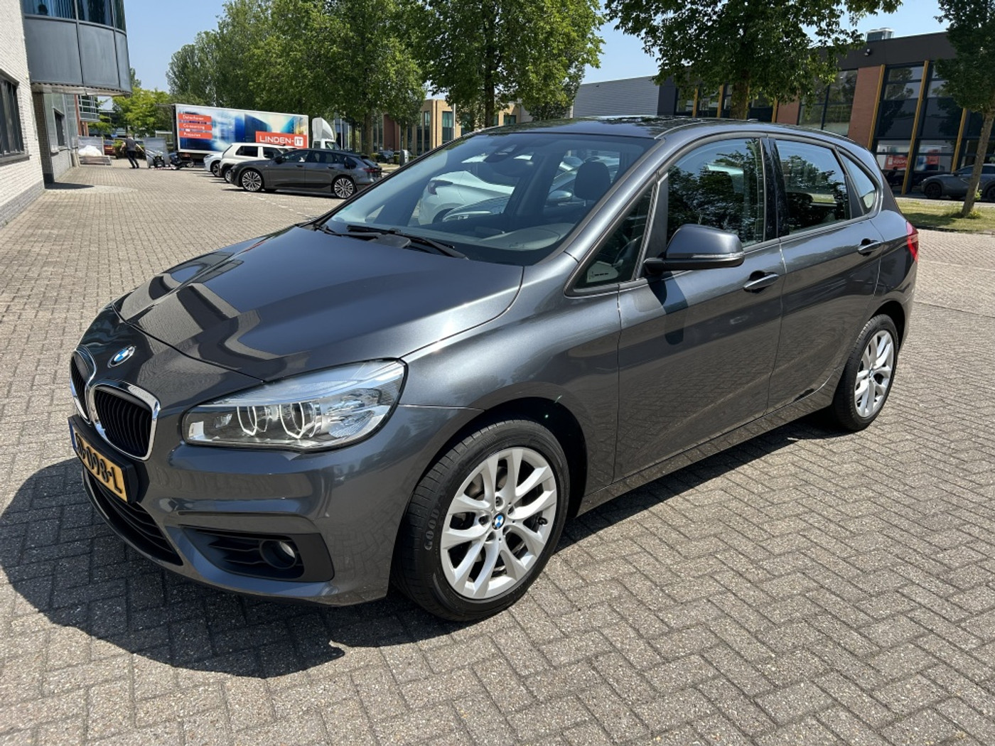 BMW 218i Active Tourer 218i High Executive CLIMA CRUISE PDC TRHK. 2015 - voorkant