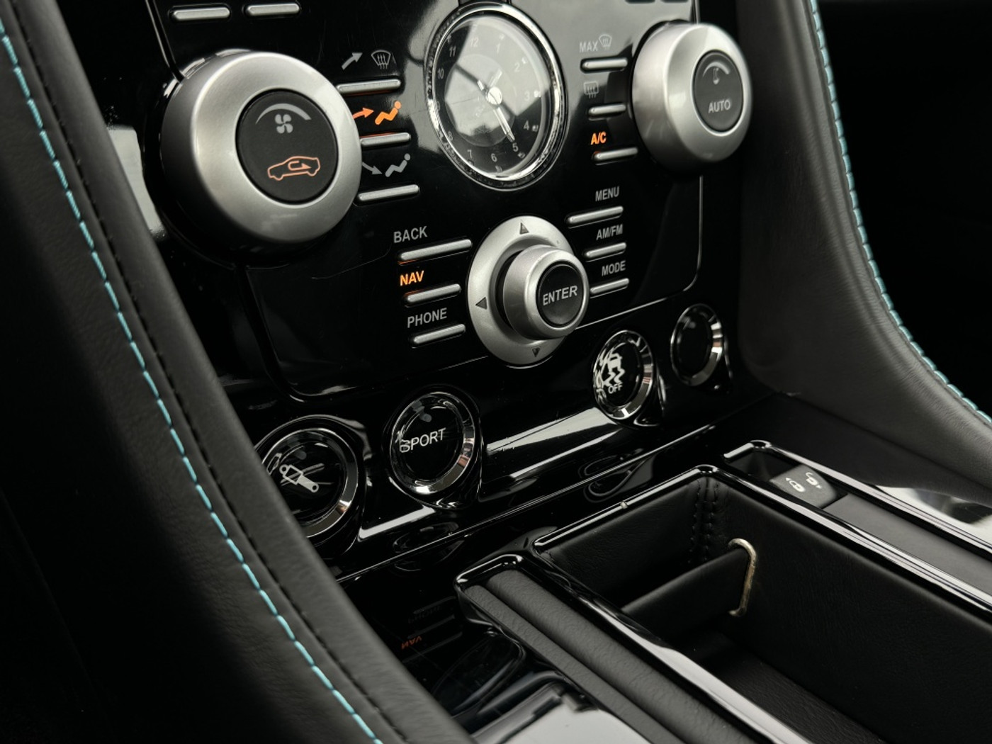 Foto van Aston Martin DBS