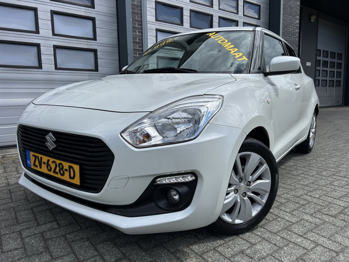 Suzuki Swift 1.2 Select AUTOMAAT Camera*Airco TOPauto! 2018 - voorkant