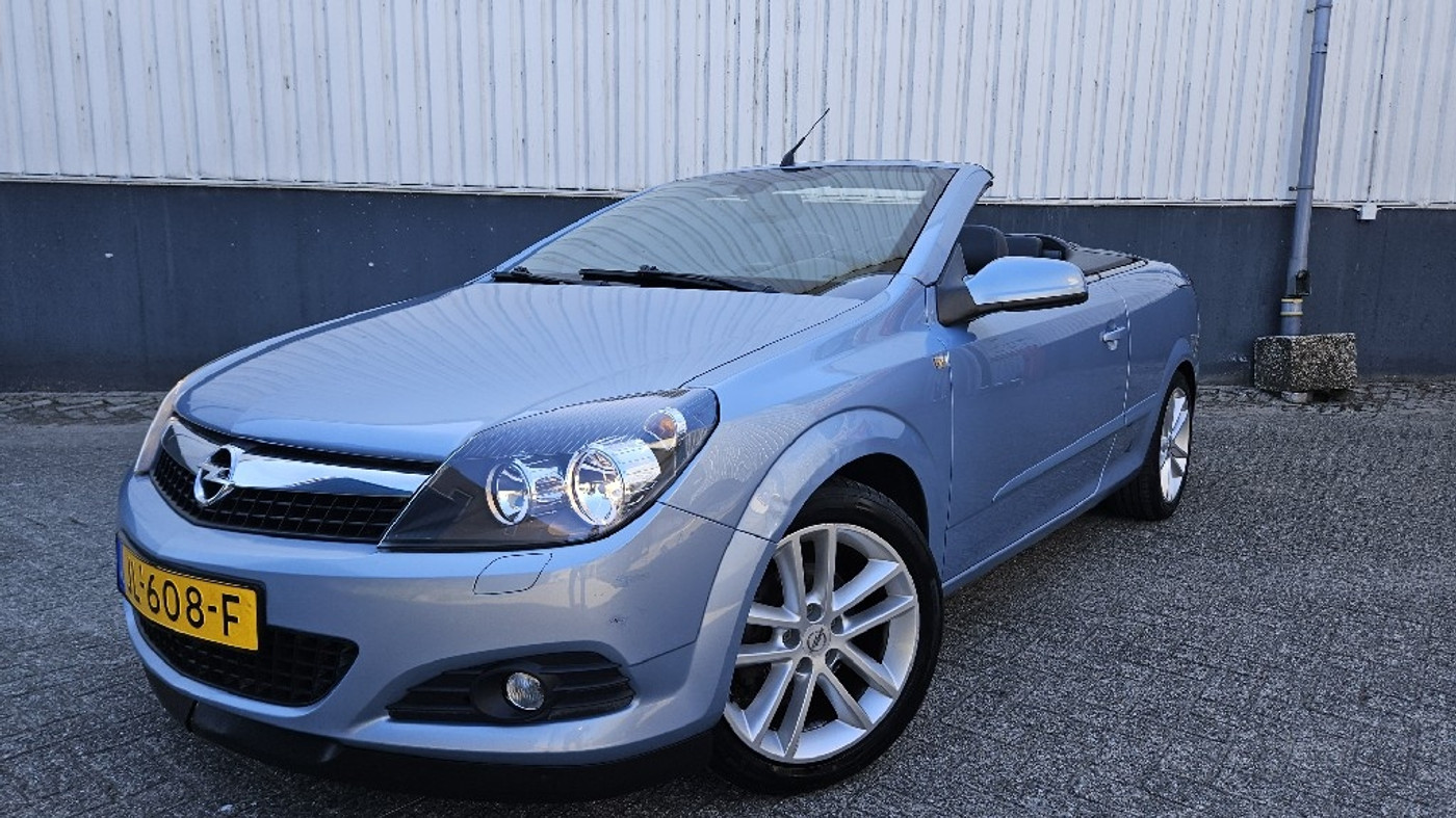 Opel Astra Twin Top 1.6 Cosmo nw apk/ nw koppeling 2006 - voorkant