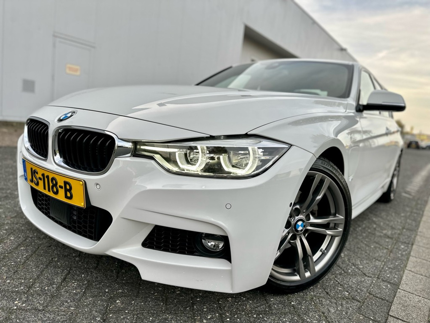 Foto van BMW 330e