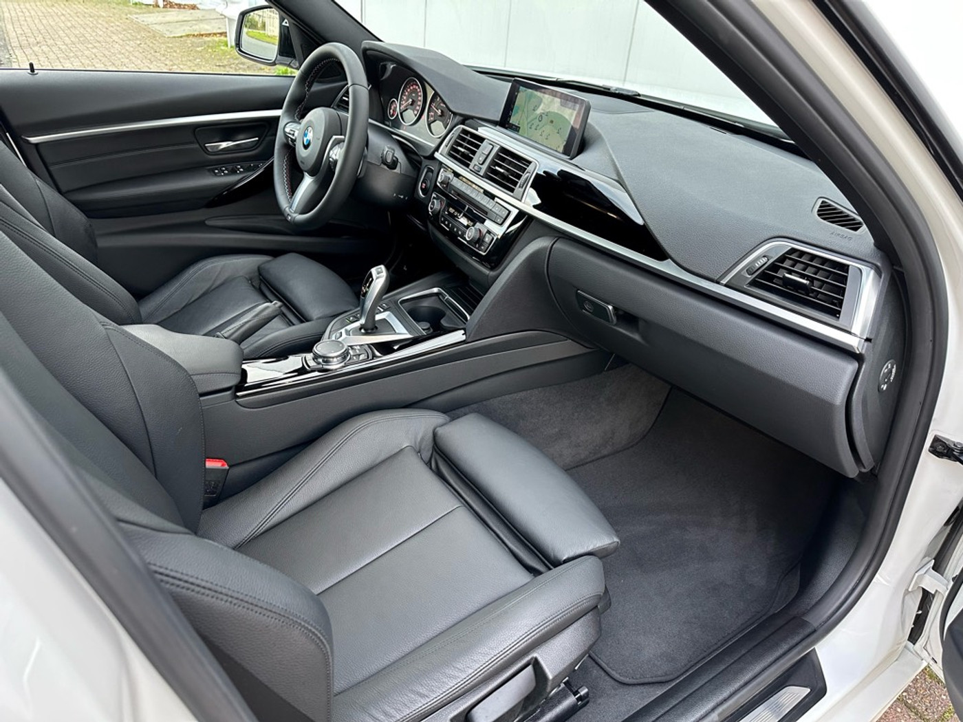Foto van BMW 330e