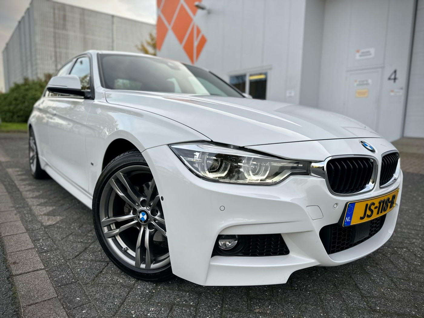 Foto van BMW 330e