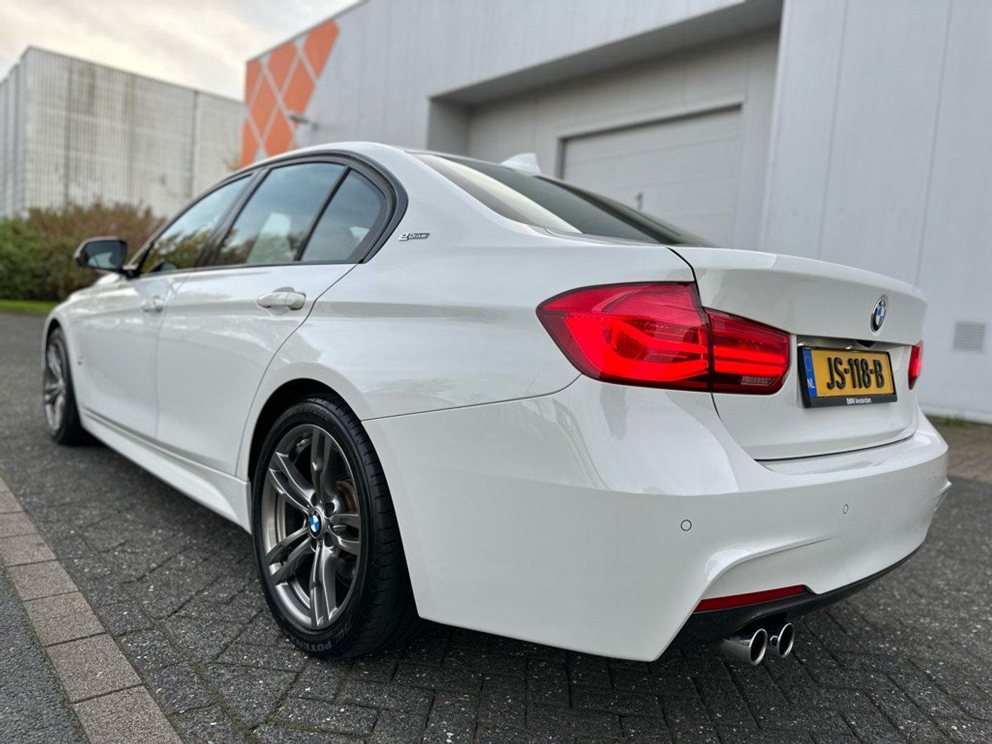 Foto van BMW 330e