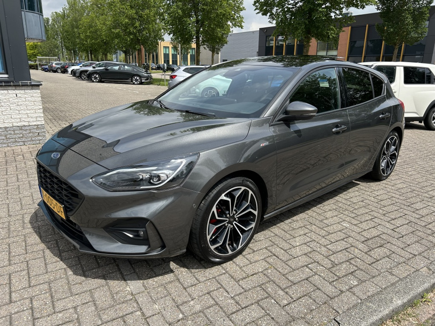 Ford Focus 1.5 EcoB. ST L. XBns 150PK DEALER PANO afn TRHK NAP! 2020 - voorkant