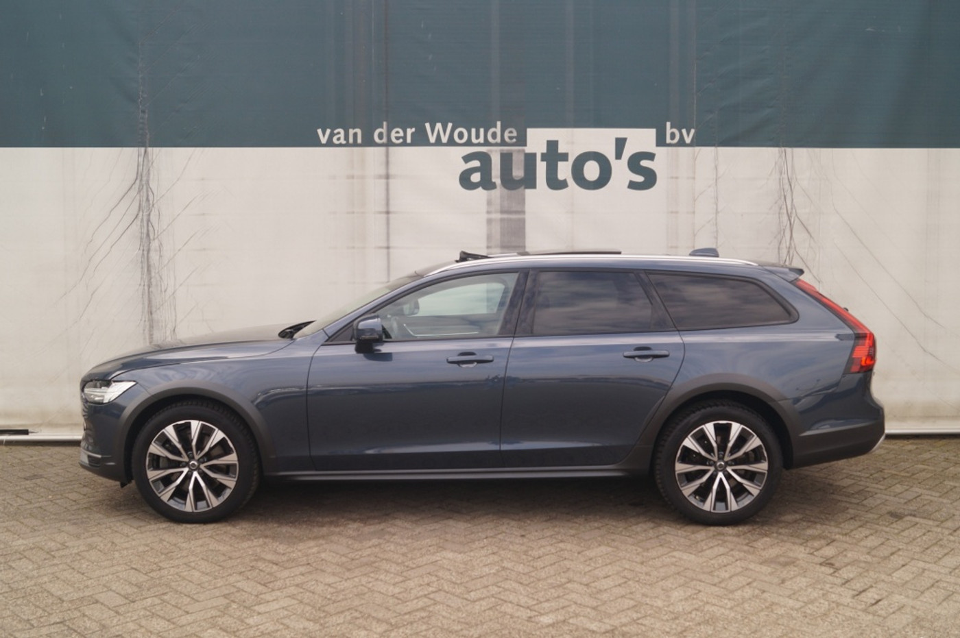 Volvo V90 Cross Country 2.0 B5 250pk AWD Pro -PANO-LEER-CAM-ECC-NAVI- 2021 - voorkant