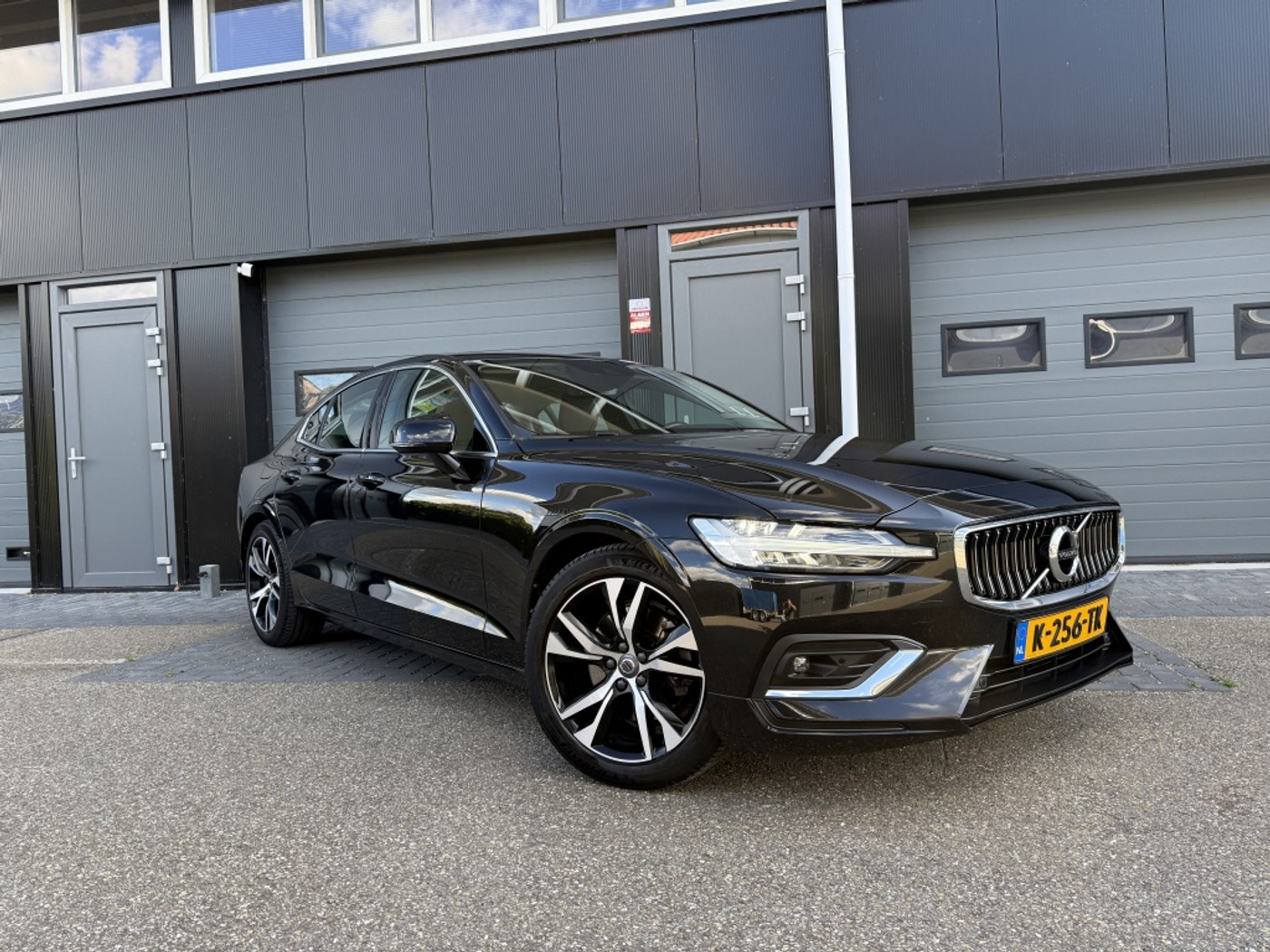 Volvo S60 2.0 B4 Inscription Nieuwe HV Accu, Keyless, Camera, Enz... 2021 - voorkant