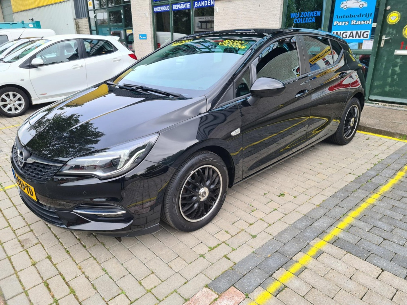 Opel Astra 1.2 Bns Edition 2021 - voorkant