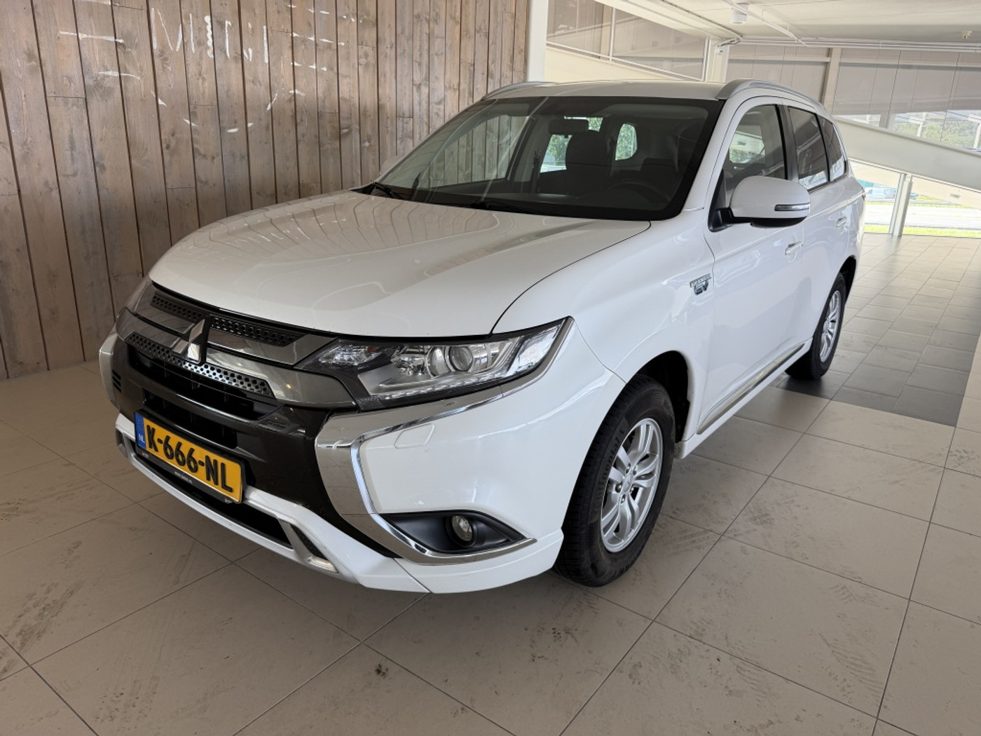 Mitsubishi Mitsubishi Outlander 2.4 PHEV Pure 2021 - voorkant