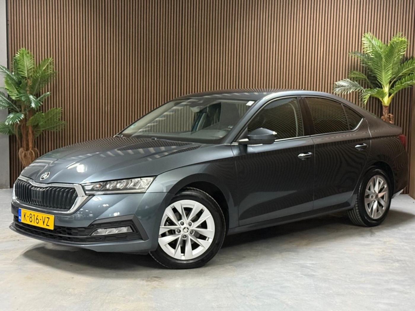 Skoda Octavia 1.0 e-TSI BnsEdition. 2021 - voorkant