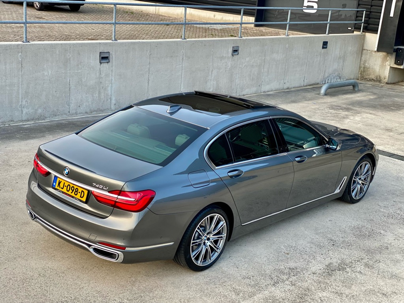 Foto van BMW 740li