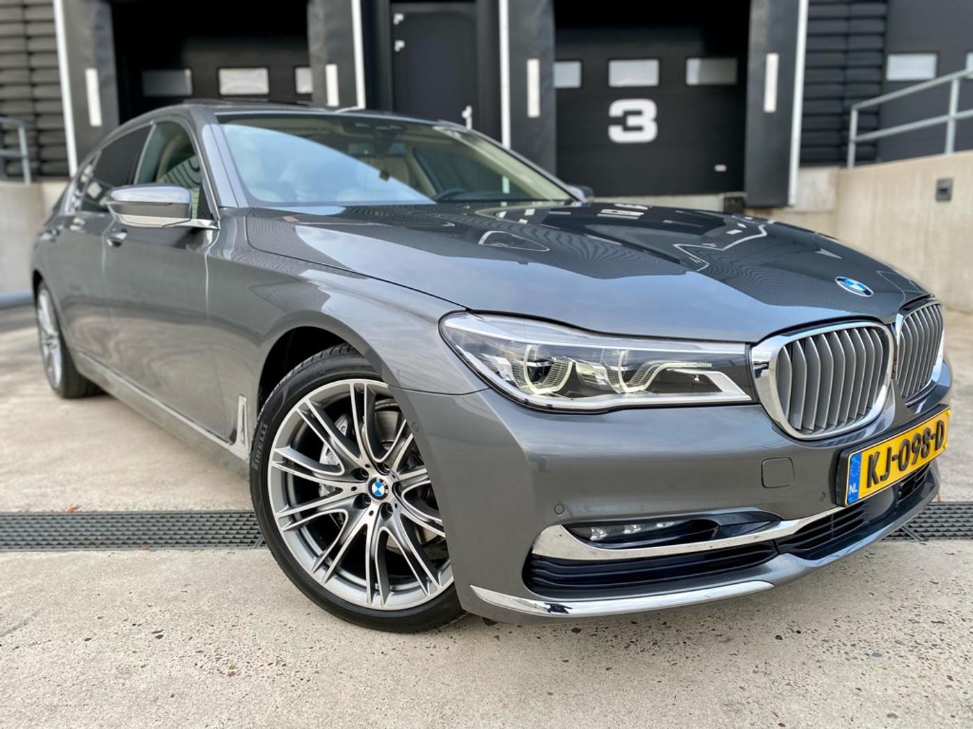Foto van BMW 740li