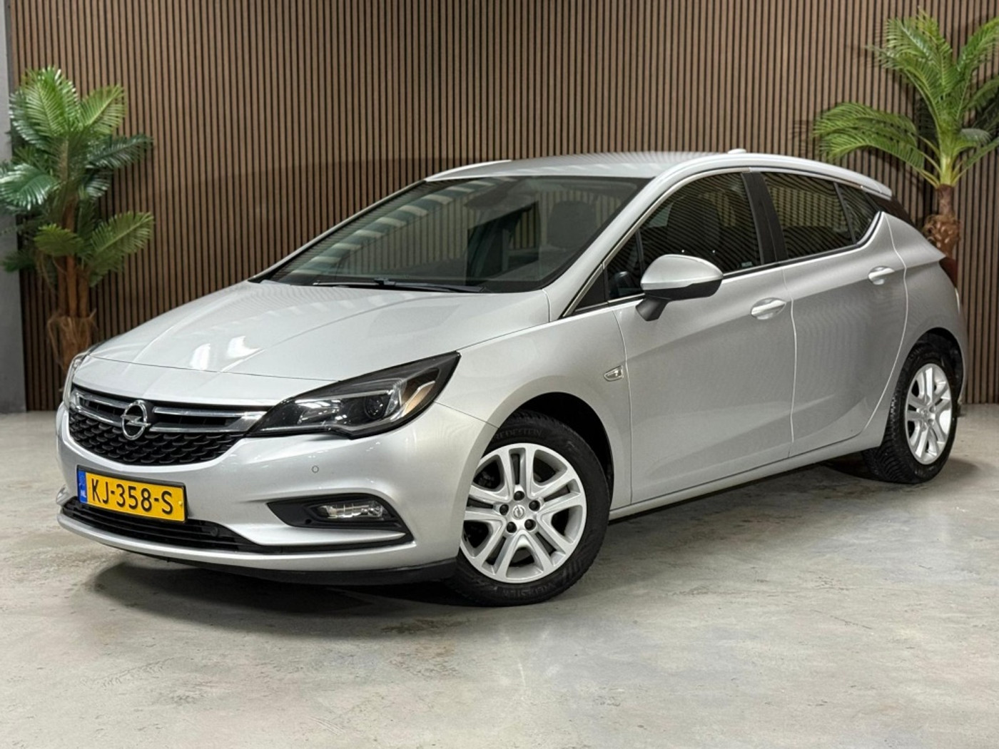 Opel Astra 1.0 Business+ 2016 - voorkant