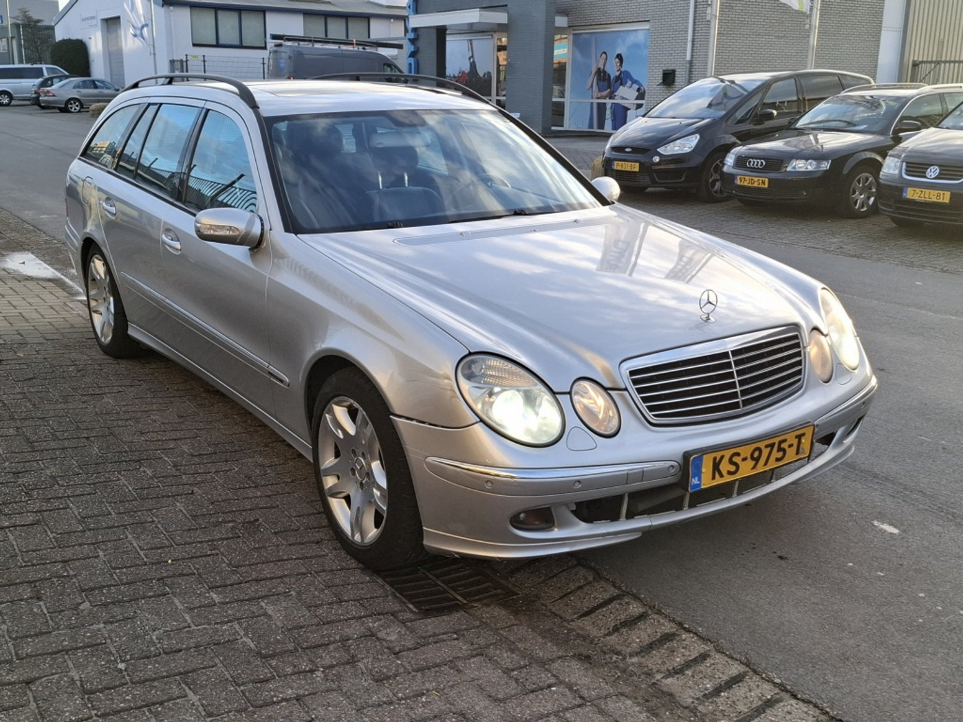 Foto van Mercedes-Benz E 350