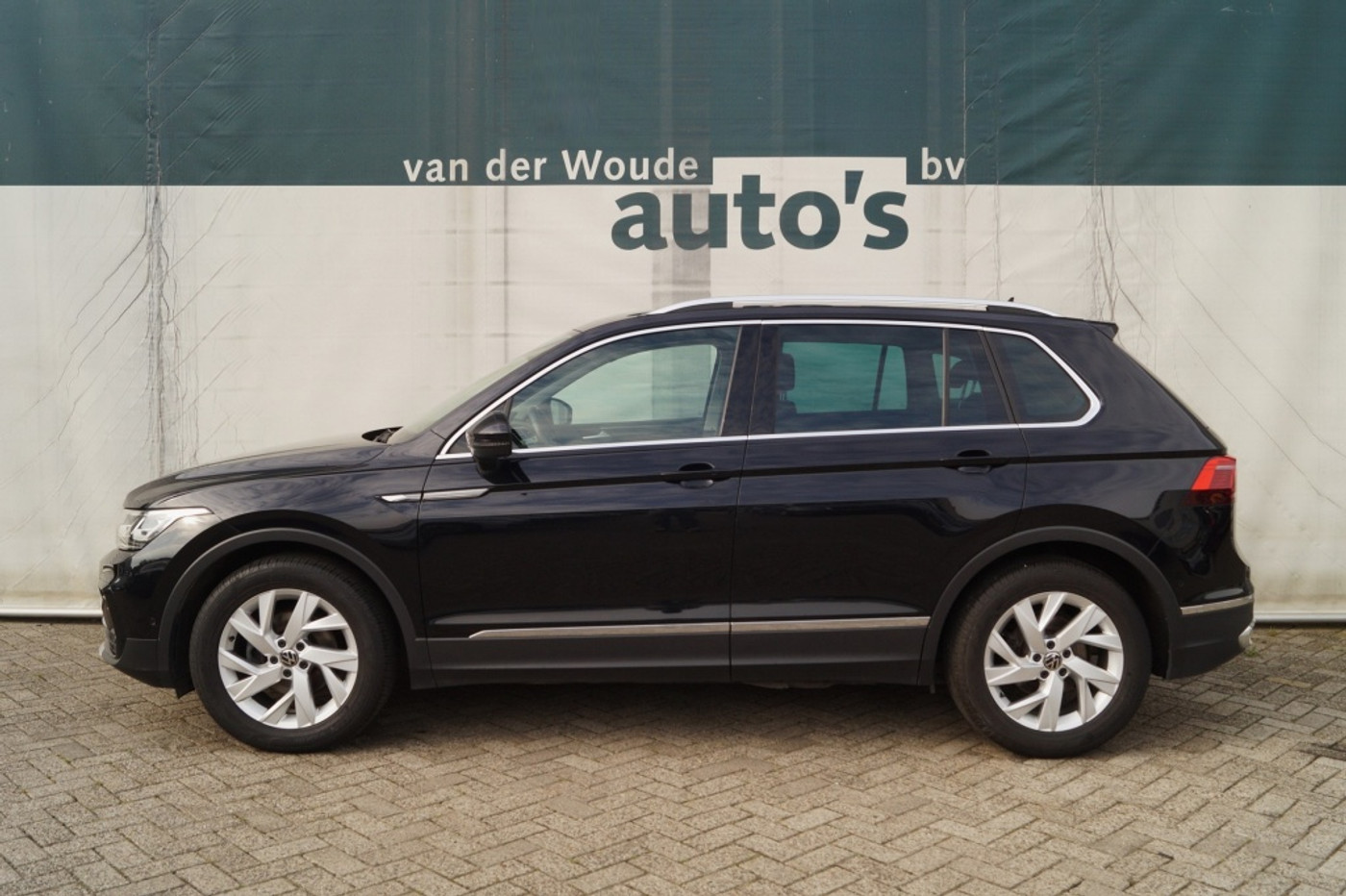 Volkswagen Tiguan 1.5 TSI 150pk DSG Elegance -LED-DIGI-CAM-NAVI-ECC- 2021 - voorkant