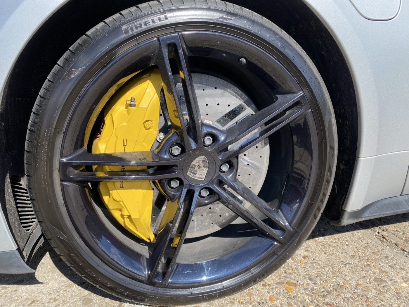 Foto van Porsche Taycan Turbo S