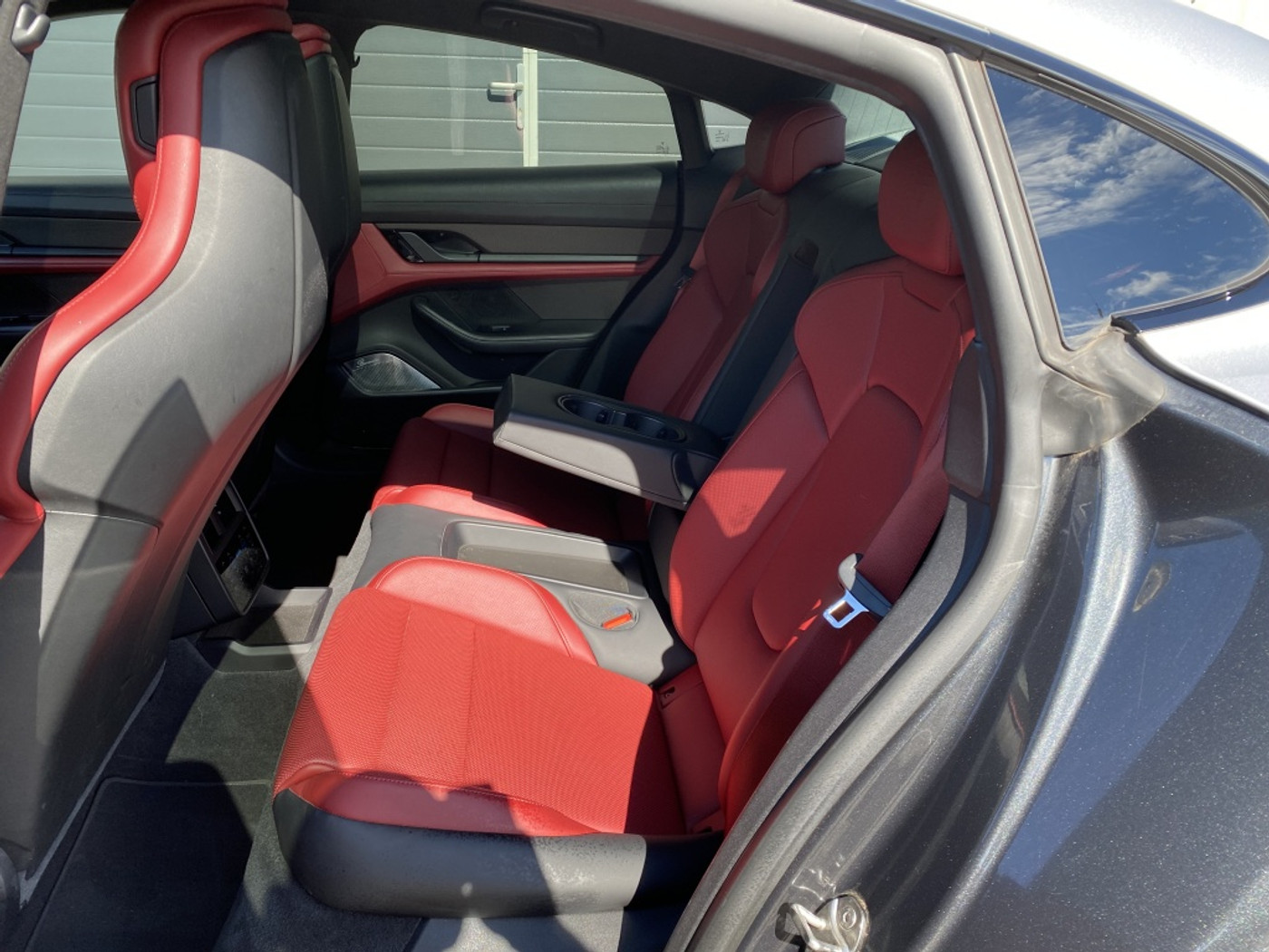 Foto van Porsche Taycan Turbo S
