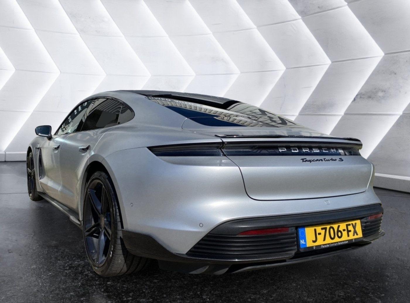 Foto van Porsche Taycan Turbo S