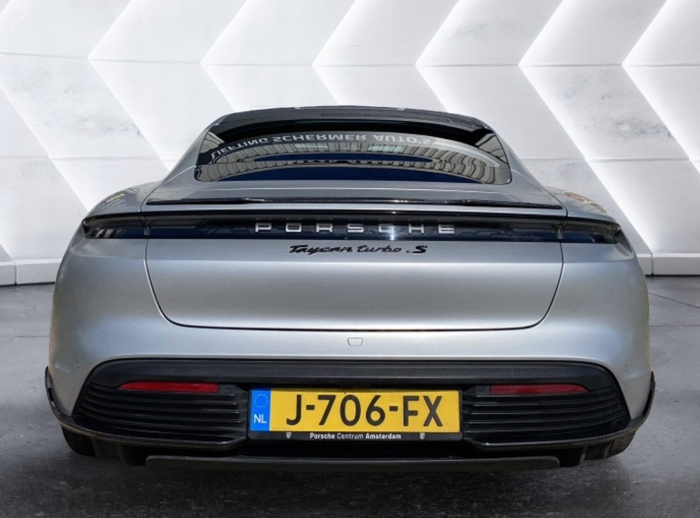 Foto van Porsche Taycan Turbo S
