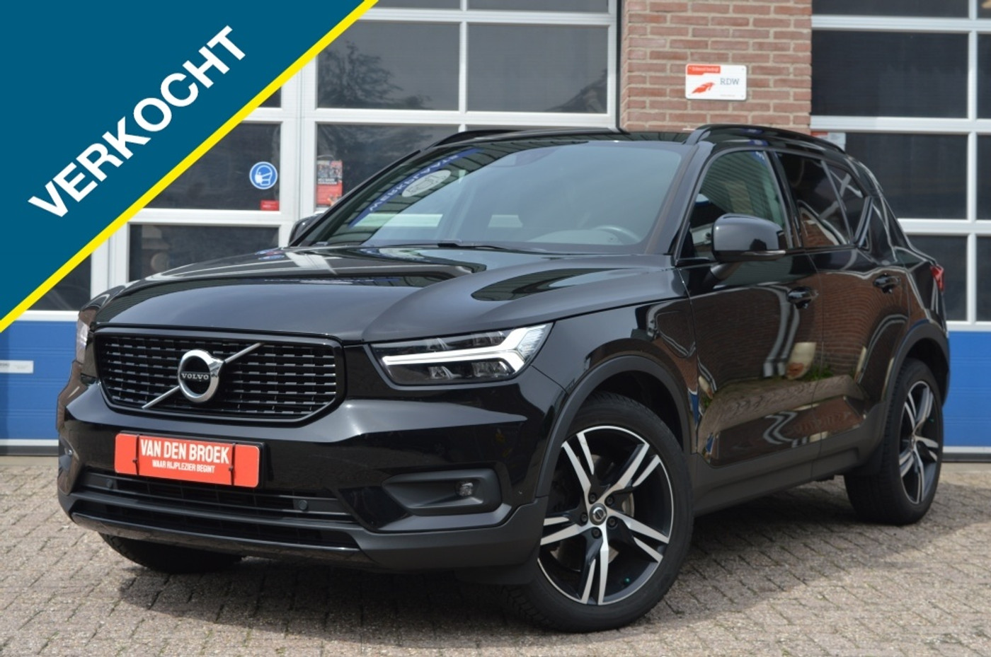 Volvo XC40 1.5 T5 RDesign | HYBRID - CAMERA - STOELVERW 2021 - voorkant