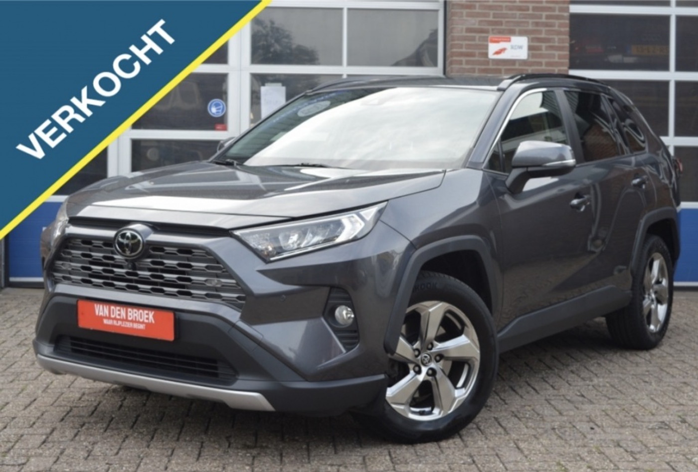 Toyota Rav4 2.0 VVT-iE First Edition 2019 - voorkant