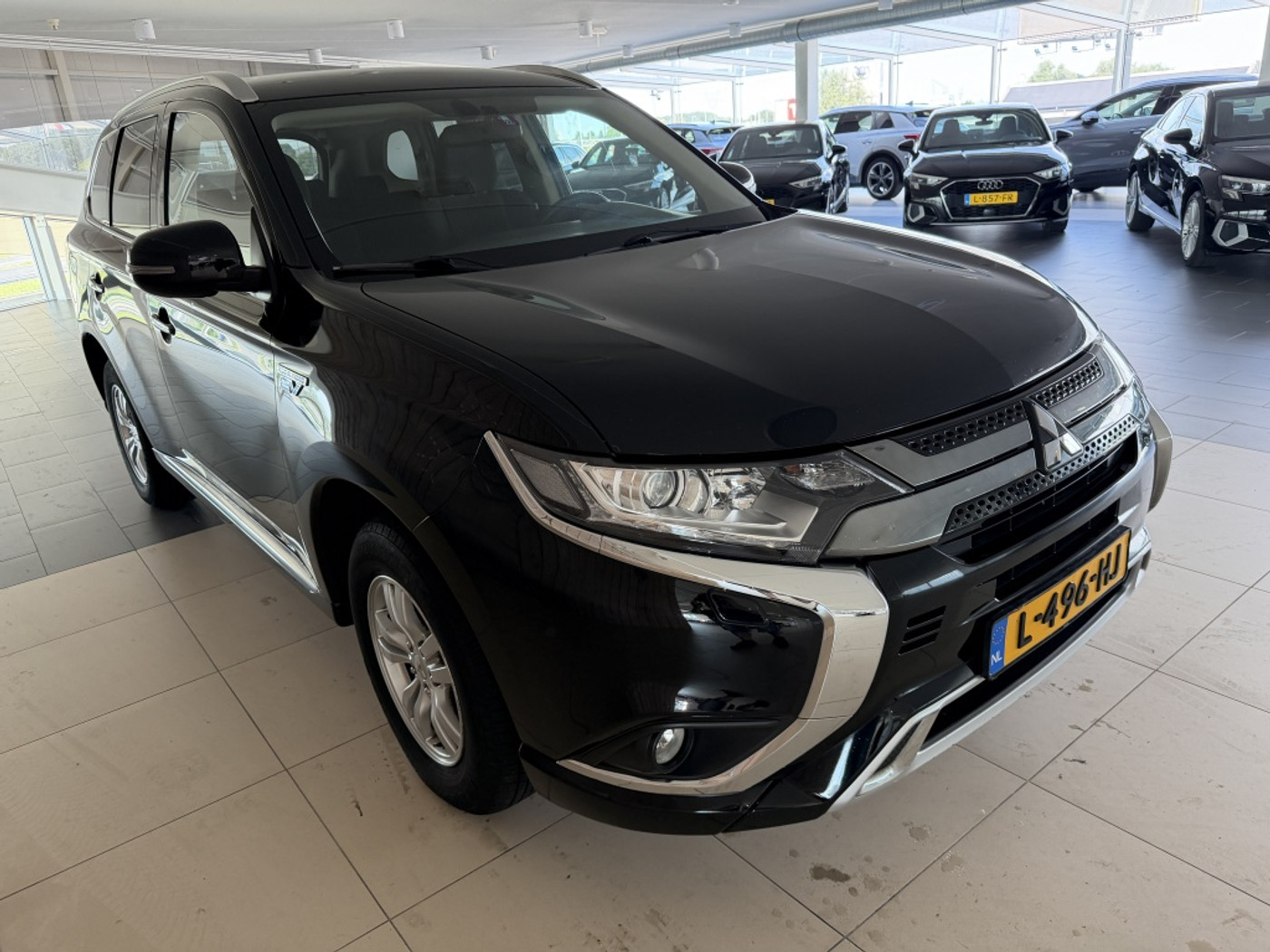 Mitsubishi Mitsubishi Outlander 2.4 PHEV Pure 2021 - voorkant