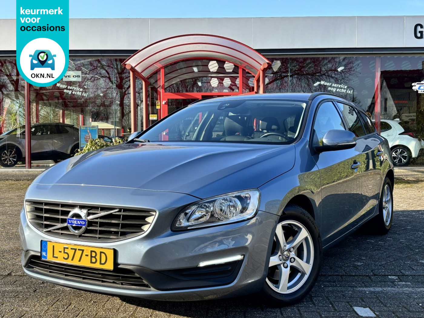 Volvo V60 2.0 D2 Kinetic | Navigatie | Cruise | Trekhaak 2017 - voorkant
