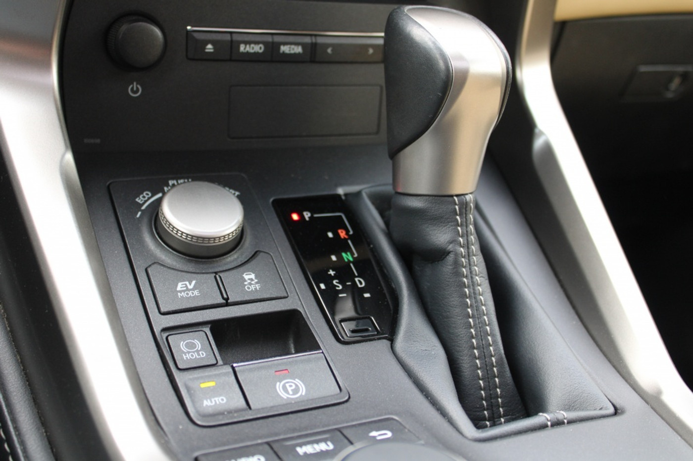 Foto van Lexus Lexus Nx300h